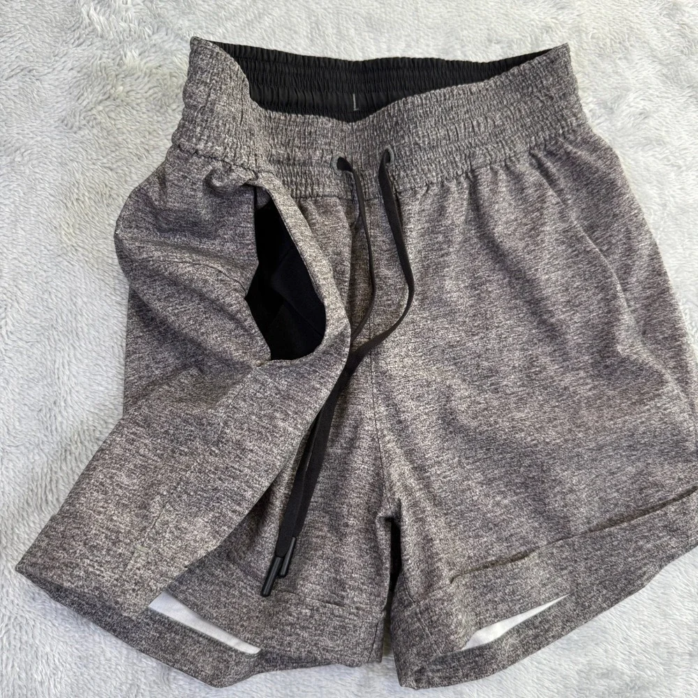 Lululemon Shorts Women 2 Heather Lux Heather Gray Spring Break Away Short II 3